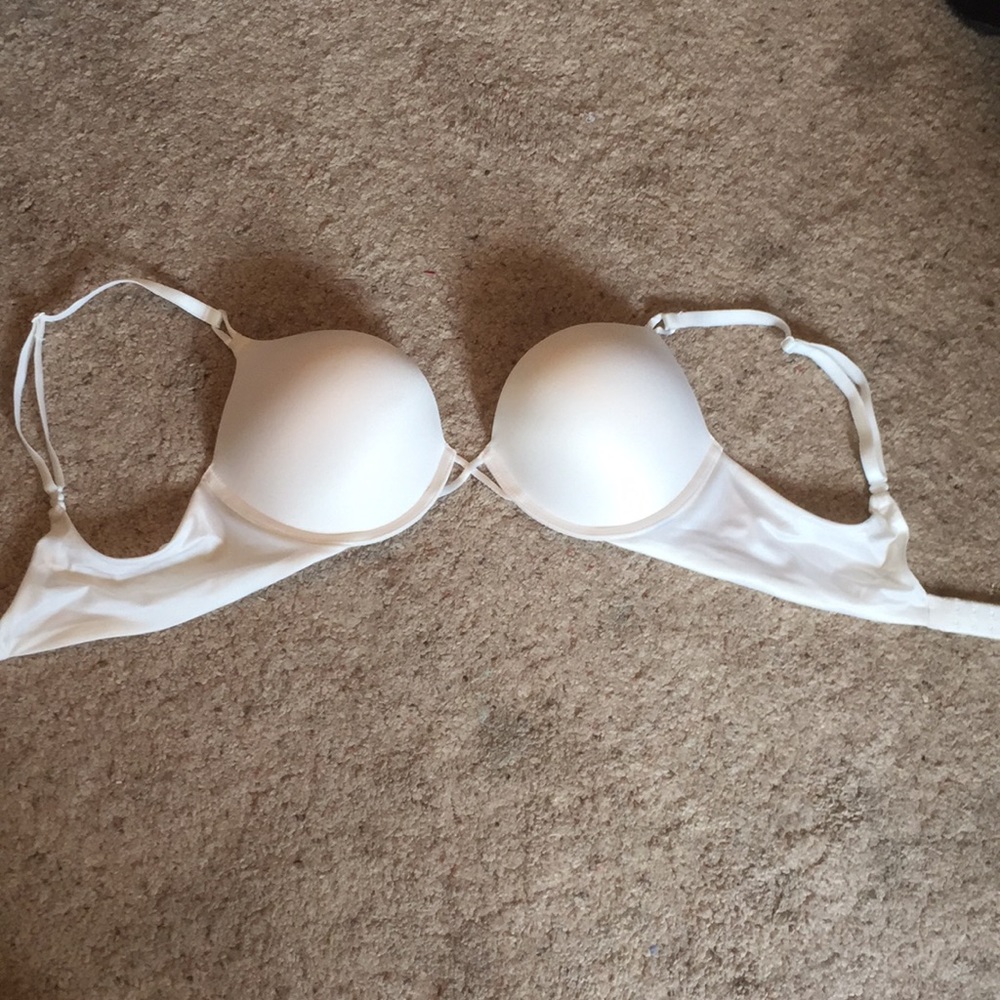 Victoria’s Secret Bombshell Plunge (36B)